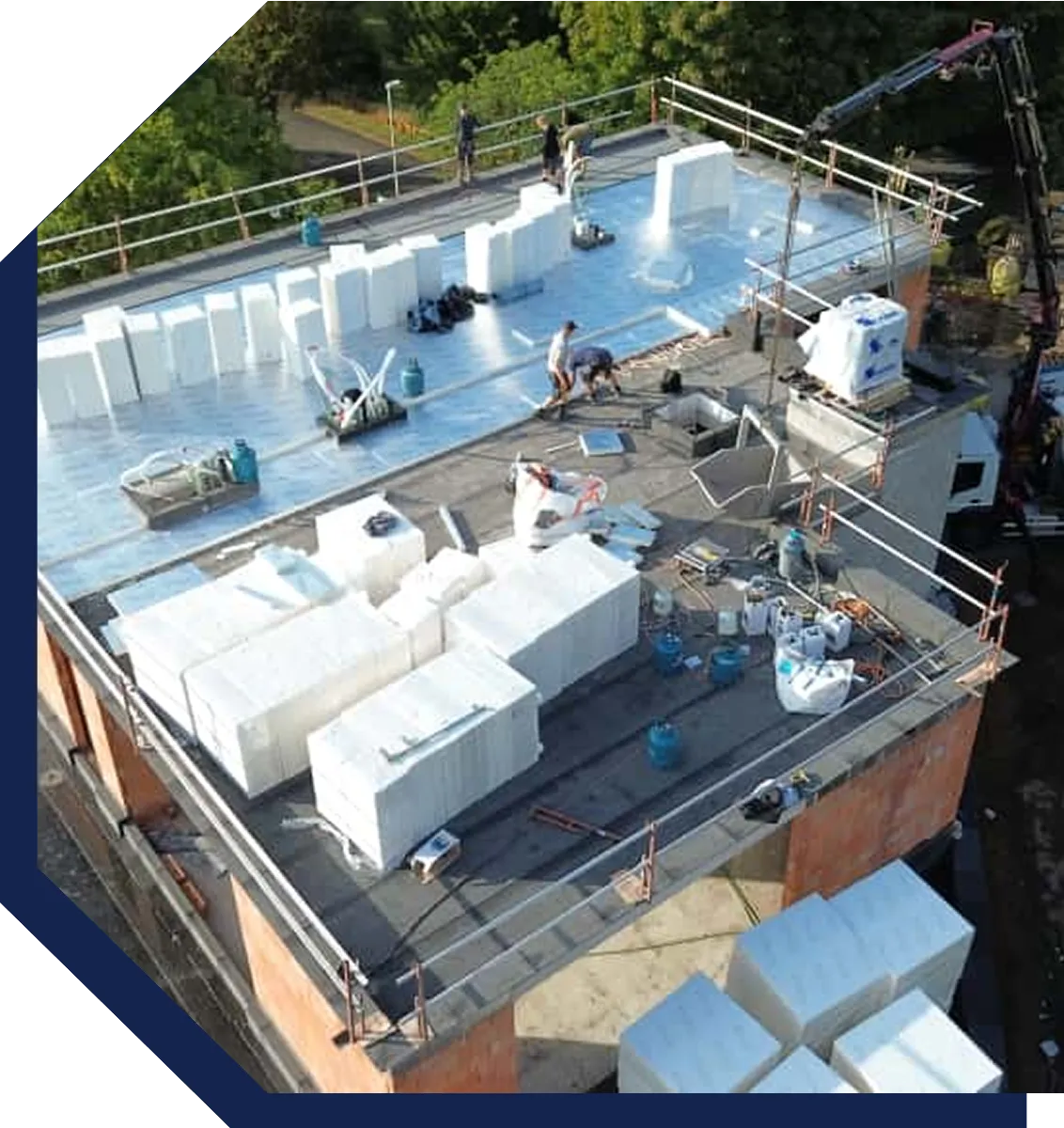 Installatie van isolatieblokken op plat dak Platte daken